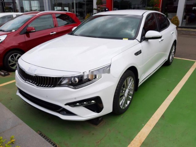 Cần bán xe Kia Optima sản xuất năm 2019, màu trắng, giá tốt0