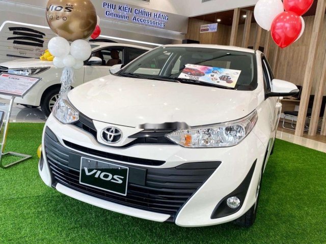 Bán Toyota Vios đời 2020, màu trắng, giao xe nhanh0