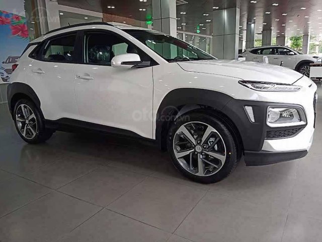 Cần bán Hyundai Kona 2.0 năm 2020, màu trắng0