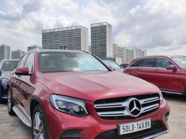 Xe lướt nội bộ đại lý - GLC300 2019 đỏ siêu lướt 7200km0