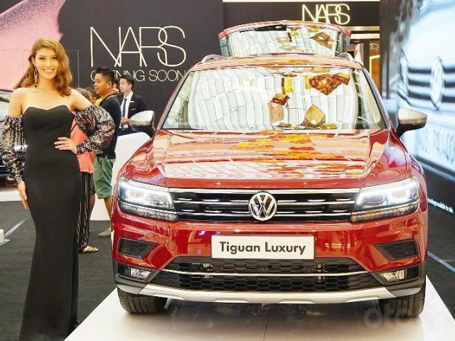 Tiguan Luxury S phiên bản nâng cấp 2021 màu đỏ Ruby, 2.0 Turbo, vay NH 90%, giao xe ngay, miễn phí tận nhà