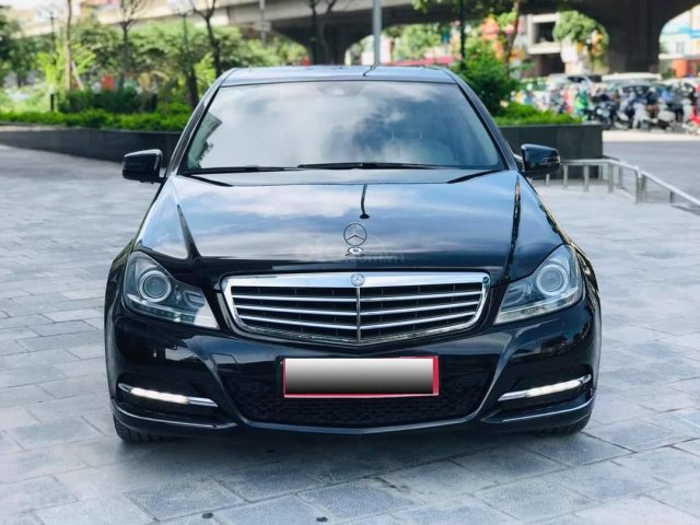 C250 sản xuất 2013 mầu đen, nội thất vàng kem0