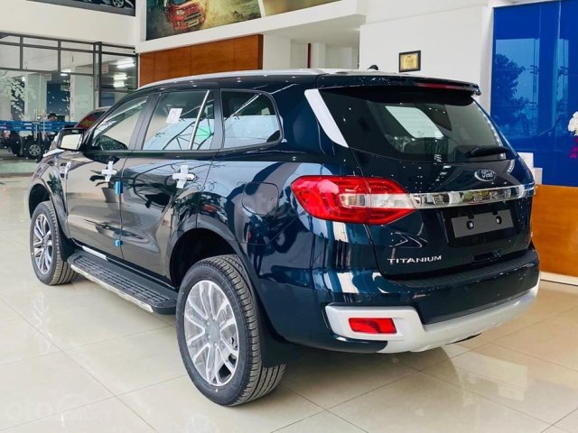 Ford Everest Titanium 4*2 siêu SUV cỡ Trung0