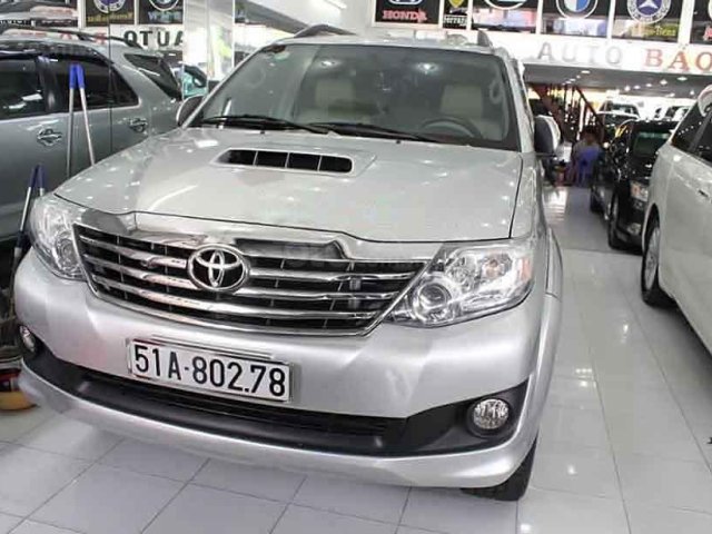 Cần bán Toyota Fortuner G năm sản xuất 2015, màu bạc còn mới