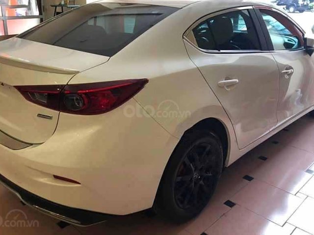 Cần bán gấp Mazda 3 năm 2020, màu trắng còn mới0