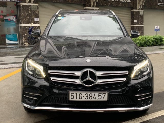 Bán hoặc đổi xe Mercedes GLC 300 4Matic 2017 màu đen, siêu mới, biển số Tp. HCM0