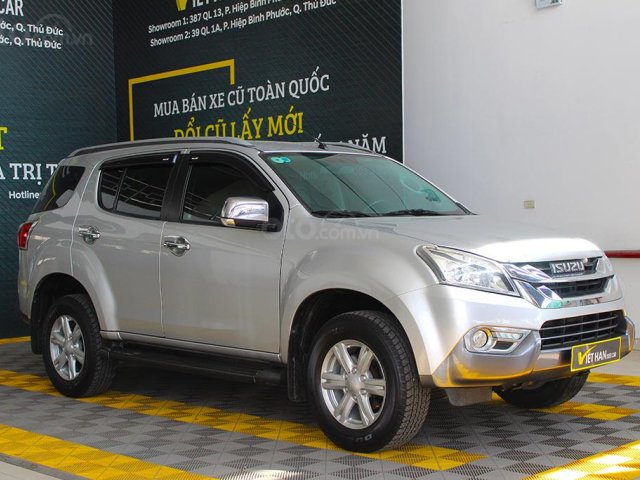 Isuzu Mu-X 3.0AT 2017, màu bạc, nhập khẩu