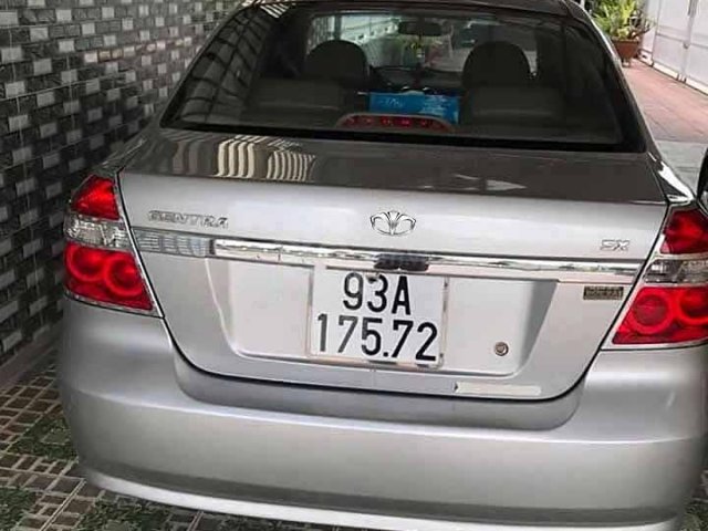 Xe Daewoo Gentra năm sản xuất 2009, màu bạc còn mới 