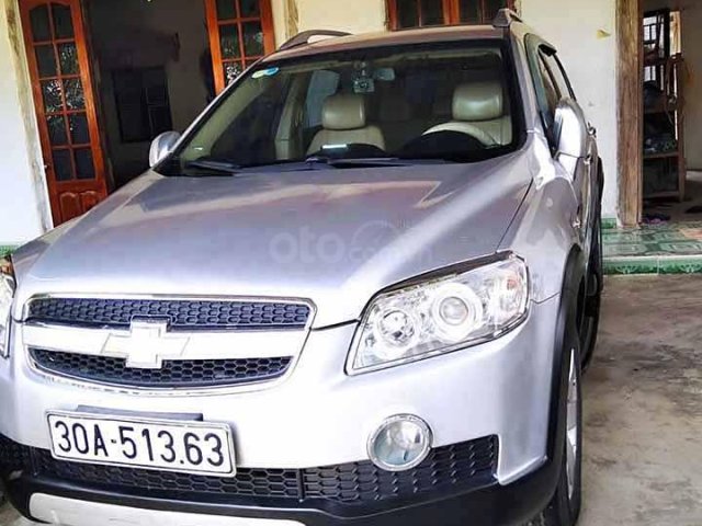 Cần bán xe Chevrolet Captiva năm sản xuất 2008, màu bạc còn mới0