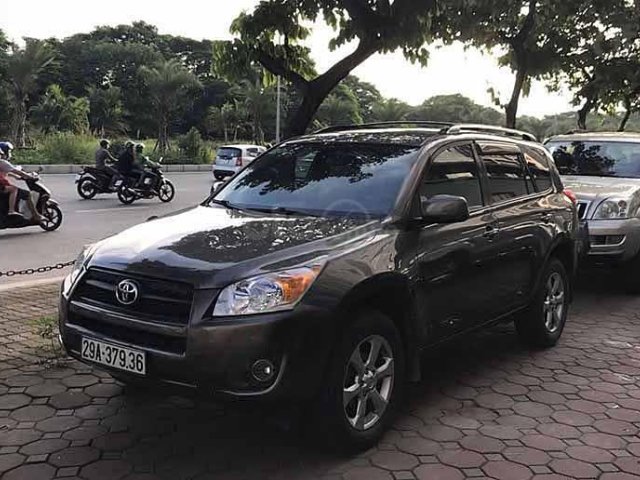 Cần bán gấp Toyota RAV4 năm 2010, màu nâu, nhập khẩu nguyên chiếc còn mới, giá chỉ 619 triệu0