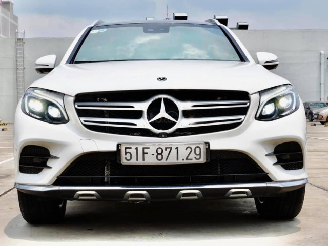 Bán GLC300 sx 2017, xe đẹp màu trắng kem, check hãng