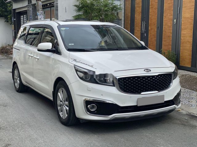 Bán Kia Sedona năm sản xuất 2016, màu trắng xe full đồ0