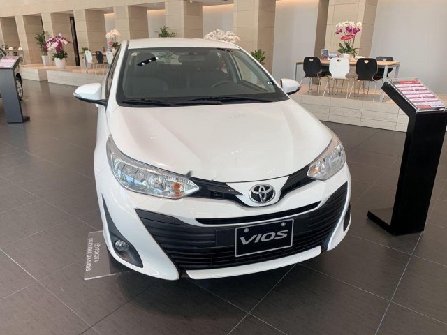 Bán Toyota Vios sản xuất năm 2020, màu trắng, mới 100%