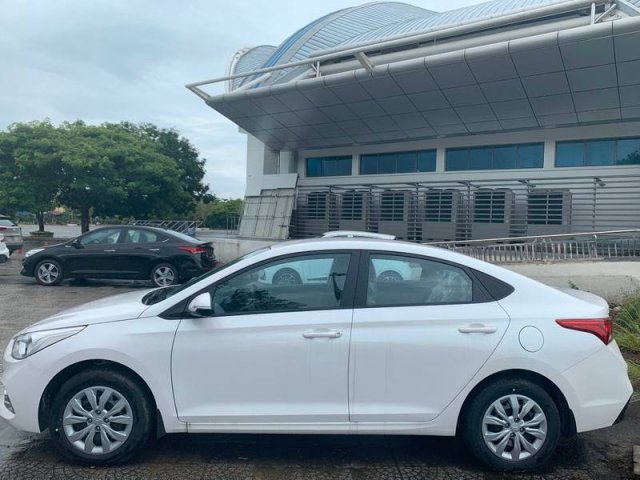 Cần bán Hyundai Accent sản xuất 2020, màu trắng