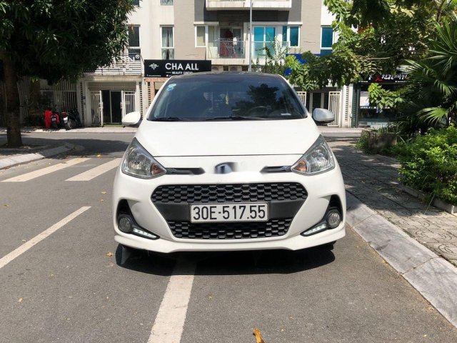 Chính chủ bán Hyundai Grand i10 1.2AT đời 2017, màu trắng