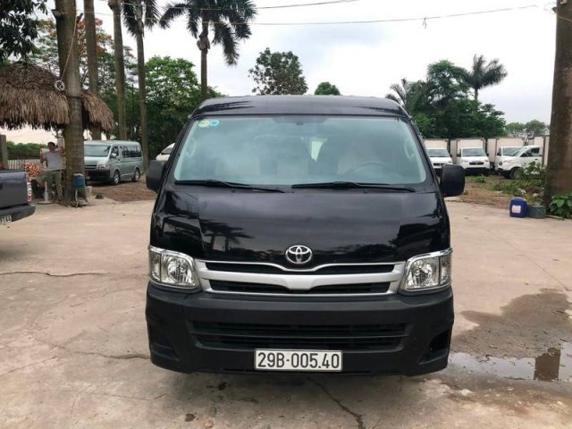 Cần bán xe Toyota Hiace sản xuất năm 2011, màu đen0