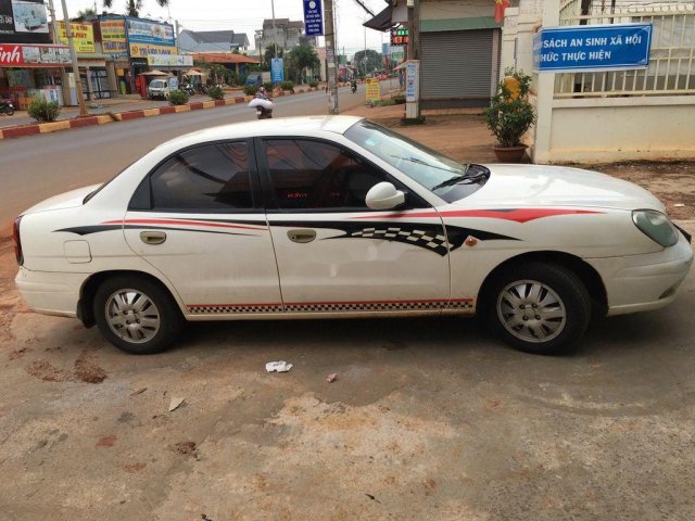 Cần bán gấp Daewoo Nubira đời 2001, màu trắng, nhập khẩu