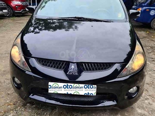 Bán Mitsubishi Grandis năm sản xuất 2005, màu đen, 275 triệu0