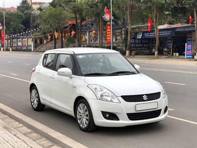 Bán xe Suzuki Swift 1.4 AT sản xuất năm 2017, màu trắng chính chủ0