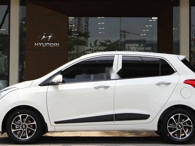 Bán Hyundai Grand i10 năm sản xuất 2020, màu trắng