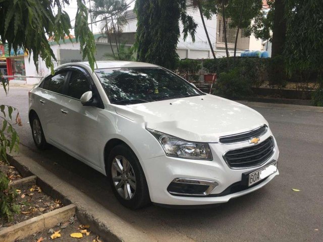 Chính chủ bán Chevrolet Cruze LT năm sản xuất 2017, màu trắng, xe gia đình