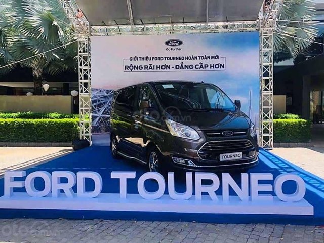 Cần bán Ford Tourneo Titanium 2.0 AT đời 2020, màu nâu0