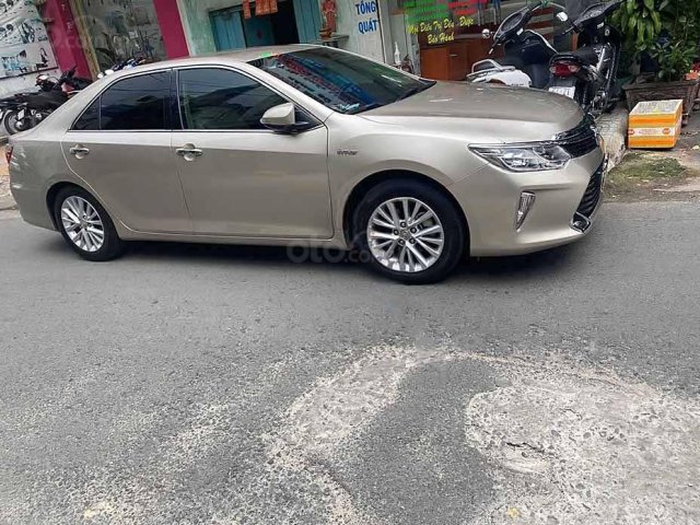 Cần bán Toyota Camry 2.0E đời 2018, giá 875tr0