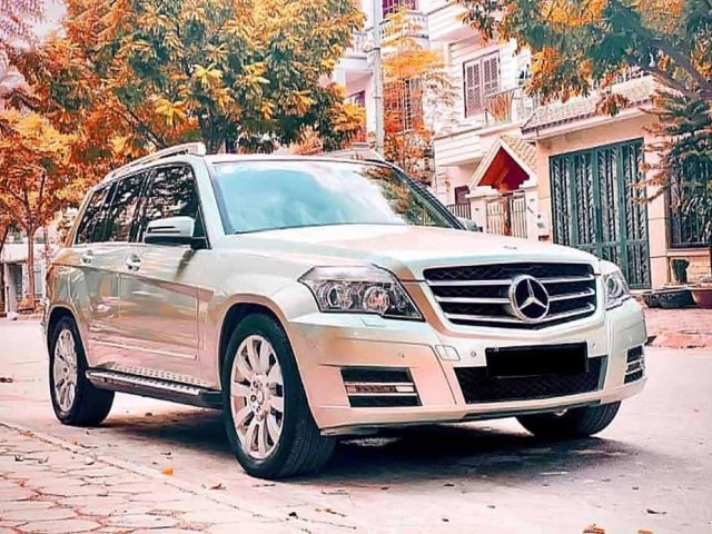 Cần bán xe Mercedes GLK300 năm sản xuất 2010, màu xanh lam 