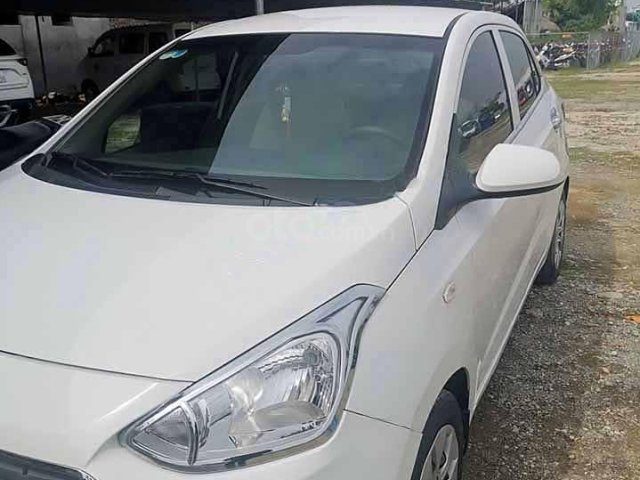 Cần bán gấp Hyundai Grand i10 Base năm sản xuất 2018, màu trắng còn mới