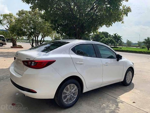 Bán Mazda 2 Deluxe 2020, màu trắng, nhập khẩu nguyên chiếc giá cạnh tranh