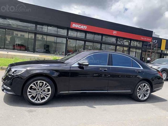 Bán Mercedes S450L Luxury năm 2019, màu đen còn mới