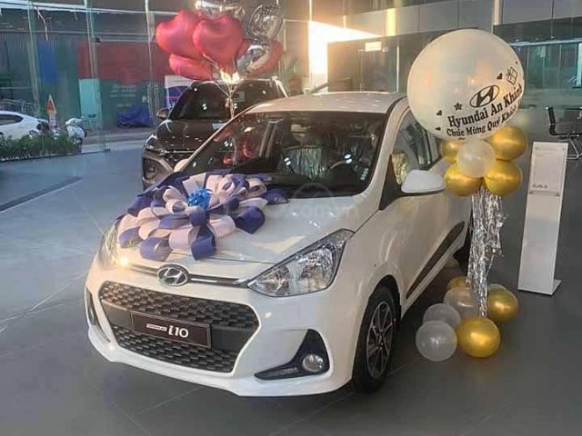 Bán xe Hyundai Grand i10 1.2 AT đời 2020, màu trắng0