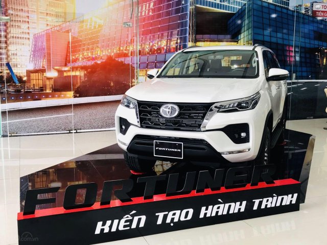 Fortuner 2021 máy dầu, số tự động, xe đủ màu giao ngay, có hỗ trợ trả góp, chuẩn bị 290tr xong hết giấy tờ