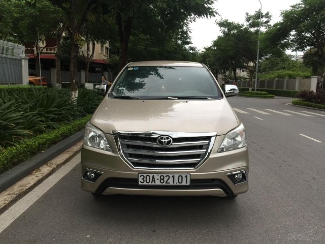 Chính chủ tôi cần bán Toyota Innova 2.0E 2015 số sàn, màu vàng cát0