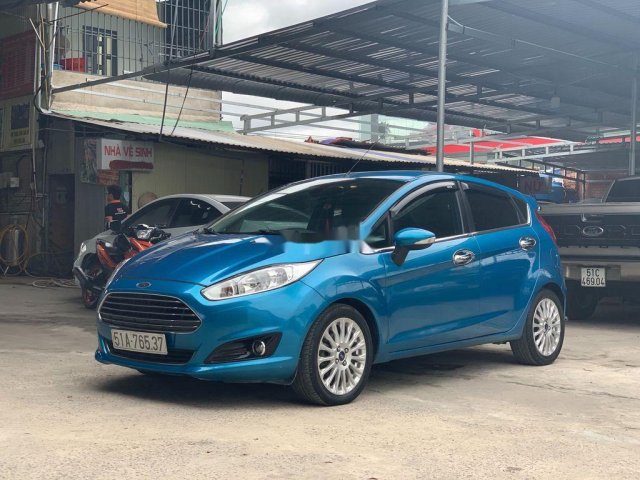 Cần bán Ford Fiesta đời 2014, màu xanh lam, 355tr0