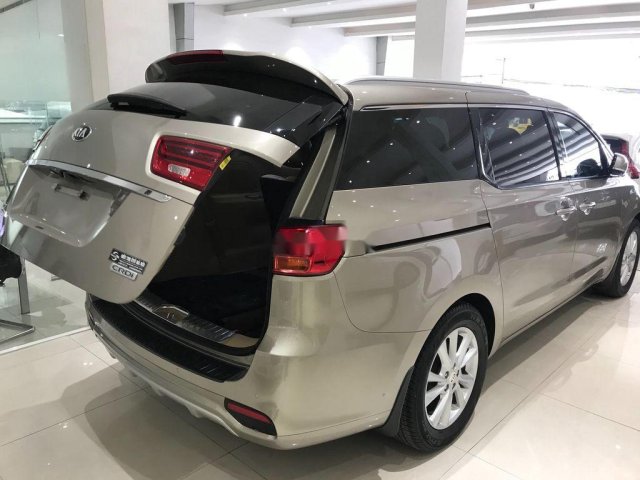 Bán Kia Sedona 2019, màu vàng cát, máy dầu 2.2