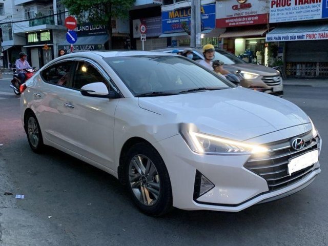 Cần bán lại xe Hyundai Elantra sản xuất 2019 còn mới, giá 600tr