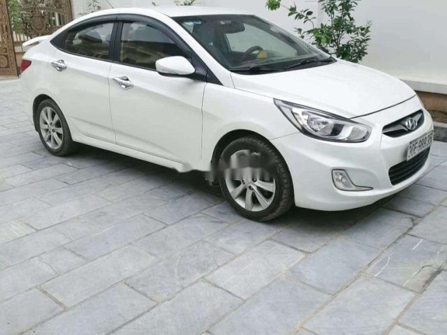 Bán Hyundai Accent sản xuất năm 2013, màu trắng, xe nhập