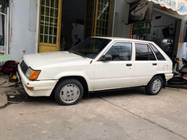 Cần bán gấp Toyota Corolla đời 1983, màu trắng, xe nhập chính chủ0