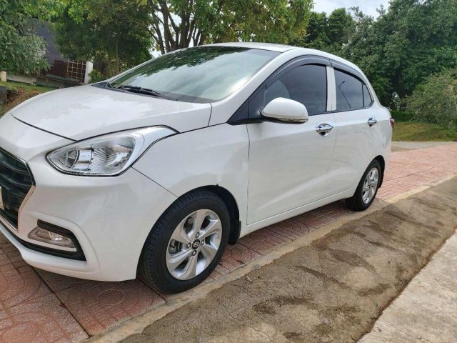 Cần bán lại xe Hyundai Grand i10 đời 2017, màu trắng