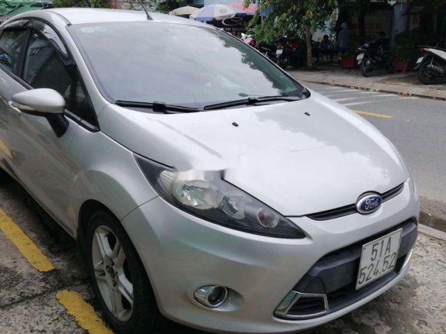 Cần bán xe Ford Fiesta số tự động năm 2012, xe chính chủ sử dụng, còn mới, động cơ ổn định