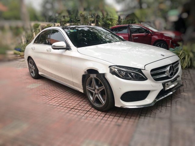 Bán xe Mercedes C300 AMG 2016, màu trắng, xe chính chủ0