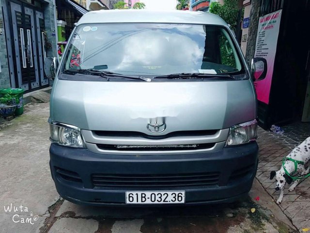 Cần bán Toyota Hiace 2010 màu xanh, 310 triệu0