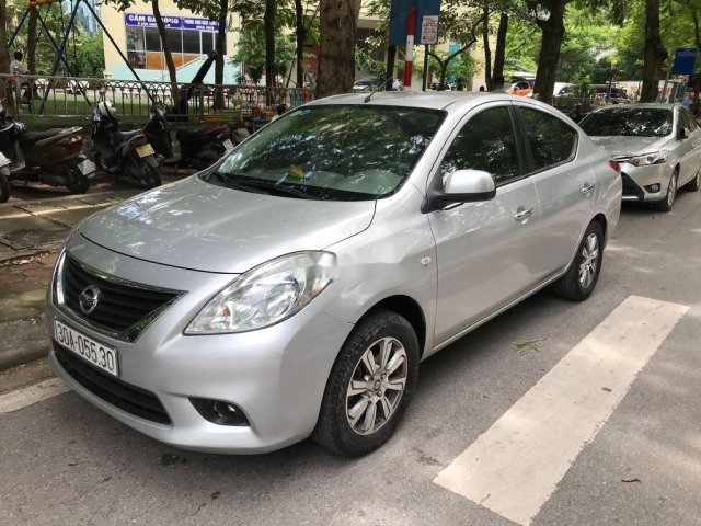 Cần bán gấp Nissan Sunny đời 2013, màu bạc 0