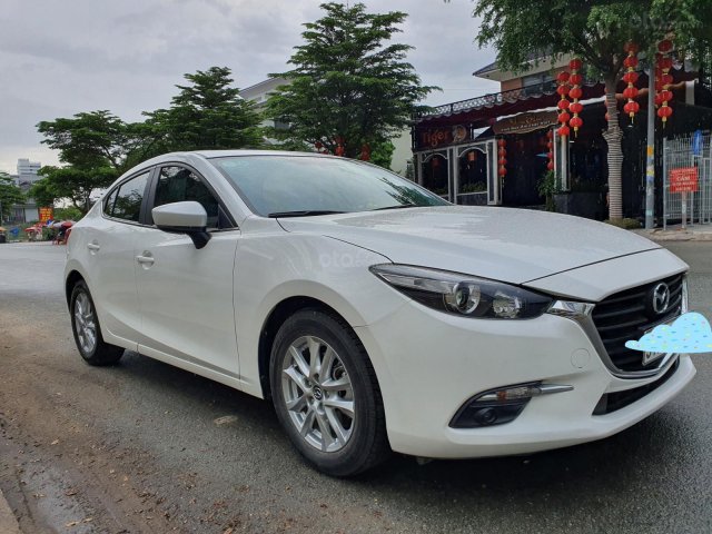 Gia đình bán xe Mazda 3 trắng, mua T3.2019, đi 18.200 km, giá 610 triệu0