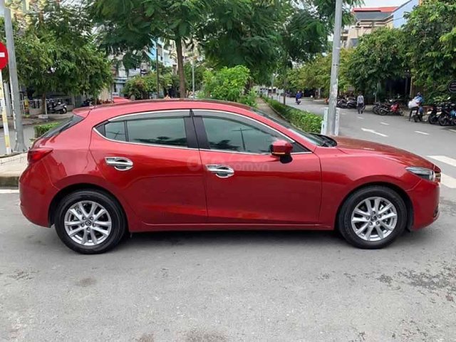 Bán ô tô Mazda 3 năm sản xuất 2017, màu đỏ còn mới, giá tốt