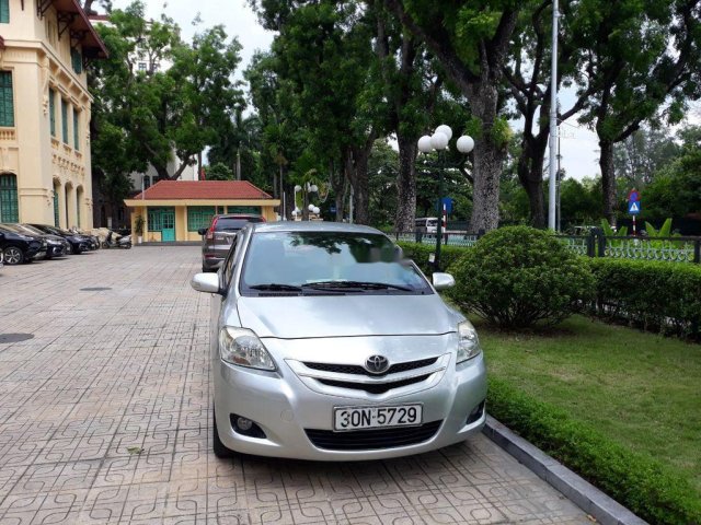 Cần bán lại xe Toyota Vios đời 2008, màu bạc 
