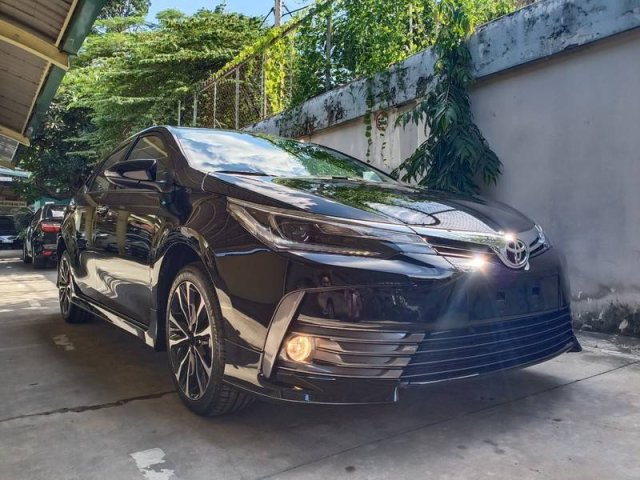 Cần bán Toyota Corolla Altis sản xuất 2020, màu đen
0