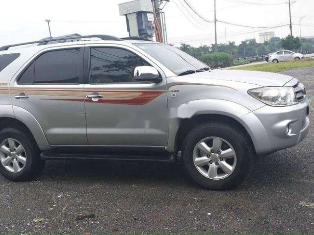 Cần bán lại xe Toyota Fortuner năm 2009, màu bạc0