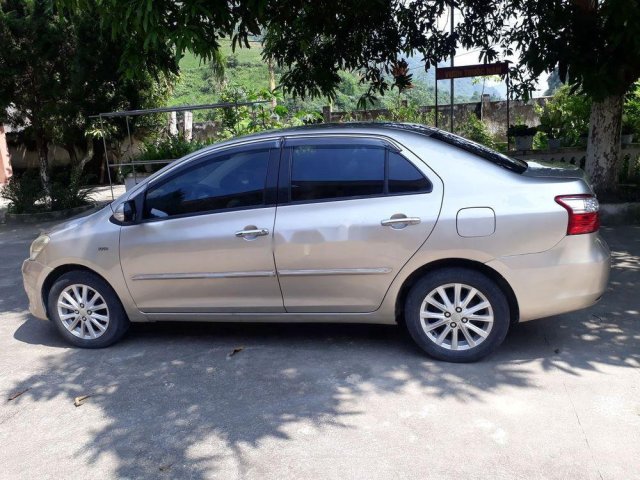 Bán xe Toyota Vios 2010, màu bạc còn mới